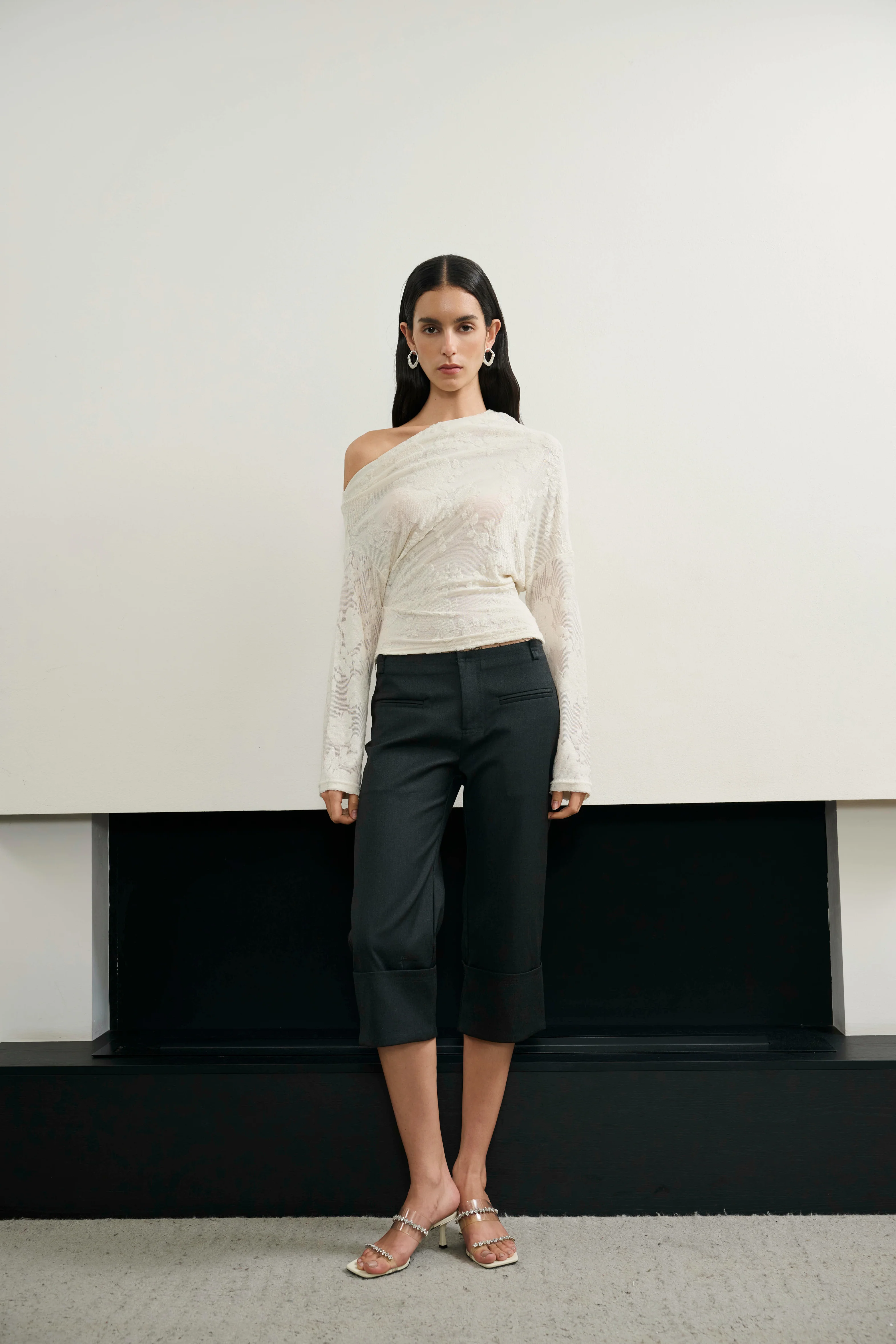 Frayed waist tailored capri pants